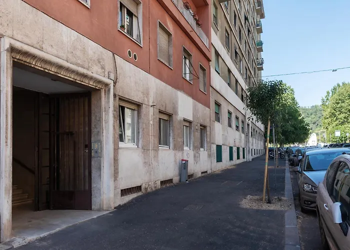 In The Shadow Of The Olympic Stadium Apartment *